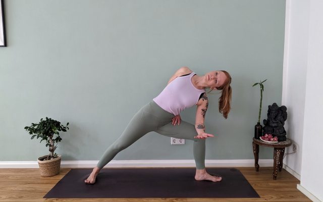 Yoga Haltung Extended Warrior Variation, eine Variation des Krieger 2